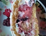 Foto del paso 12 de la receta: Arrollado de frutos rojos y crema