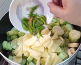 A picture of step 5 of Ridge Gourd (Turai) With Chicken Wings.