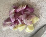 Foto langkah ke 1 dari resep Tumis Kubis Telur.