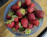 A picture of step 1 of Strawberry milkshake.