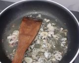 Foto langkah ke 3 dari resep Tumis Kangkung kampung.