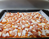Foto del paso 4 de la receta: Pizza de salmón, mozzarella y brie