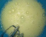 A picture of step 2 of Apple cake.