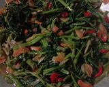 Foto langkah ke 4 dari resep Tumis kangkung saos tiram.