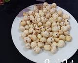 A picture of step 4 of Oven Roasted and Salted Makhana.