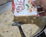 Foto langkah ke 4 dari resep Creamy Mushroom Sauce🍄‍🟫🍕🥩🥗🍝😋.