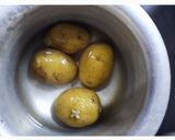 उपवासाची बटाट्याची भाजी (upwasachi batatyachi recipe in marathi) रेसिपी स्टेप 1 फोटो 