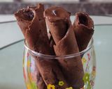 A picture of step 10 of Chocholate Wafer Rolls.