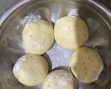 A picture of step 5 of Rajasthan special pyaz kachori.