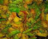 A picture of step 6 of Aloo aur seem ki sabji.