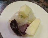 Foto del paso 2 de la receta: Empanadas fritas de muzzarella, cebolla y ciruelas