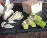 Foto langkah ke 3 dari resep Doenjang Jjigae ala Our Channel.