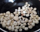 A picture of step 1 of Caramelized makhana.