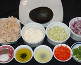 Foto del paso 1 de la receta: Palta rellena con ensalada de albacora