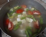 Foto langkah ke 3 dari resep Sup tahu tomat.