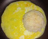 รูปขั้นตอนการทำที่ 1 ของ ข้าวกล่องไข่ห่อข้าว (Egg-wrapped Rice Lunch Box)