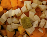 Foto del paso 6 de la receta: 🥘 Guiso criollo con sobras de asado y papas al horno – versión invierno bien argentino❄️