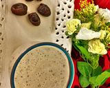A picture of step 1 of Banana & dates shake.