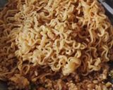 Foto langkah ke 5 dari resep Nasi Goreng Mie / Nasgomie.