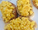 Foto del paso 3 de la receta: 🥖BRUSCHETAS🍞 DE 🍳HUEVOS🍳 Y 🥑PALTA🥑