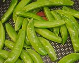 รูปขั้นตอนการทำที่ 1 ของ มะเขือเทศ&ถั่วหวานผัดน้ำมันหอย 🍅🫛