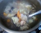 Foto langkah ke 3 dari resep Sup Ayam Jamur Putih.