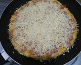 Foto langkah ke 7 dari resep Pizza teflon mudah sederhana.