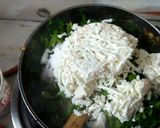 A picture of step 5 of Palak paneer bhurji.