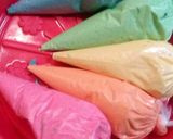 Foto langkah ke 4 dari resep Lidah kucing pelangi tanpa cetakan.
