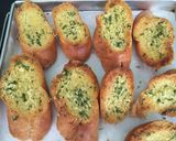 Foto langkah ke 5 dari resep Garlic Bread.