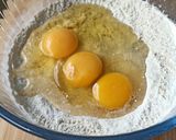 Une image de l'étape 1 de Cake crevettes, curcuma à la farine de millet.