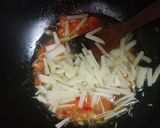 Foto langkah ke 3 dari resep Tumis Labu Wortel Udang Rebon Oregano.