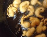 A picture of step 2 of Dahi phulki chaat.
