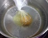 Foto del paso 3 de la receta: Habichuelas salteadas con chips de calabaza y huevo poche