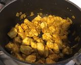 Une image de l'étape 4 de Poulet aux panais,patate douce et fruits secs au lait de coco et curry.