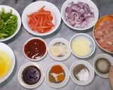 A picture of step 1 of Chicken Jalfrezi.