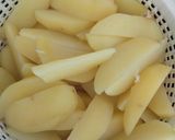 Foto langkah ke 2 dari resep Potato Wedges (super simple).