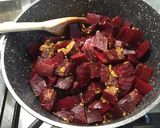 Une image de l'étape 8 de Velouté de betteraves rouges et pommes de terre au curry et gingembre.