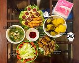 Hình bước làm 9 của món Bữa trưa 2 người - Heo, gà, bò, cá, tôm, khoai, bắp đủ cả :))