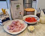 Foto del paso 1 de la receta: Salteado de pollo con pimientos del piquillo al ajillo