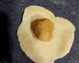 A picture of step 4 of Aloo Naan.