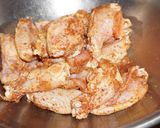 Foto del paso 2 de la receta: Alas de pollo adobadas y bastones de camote amarillo asado