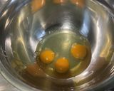 Une image de l'étape 4 de Gâteau moelleux aux pommes et oranges.