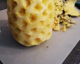 Une image de l'étape 1 de Carpaccio d'ananas et kiwi jaune accompagné de son sirop.