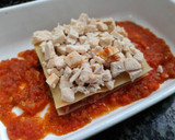 Foto del paso 7 de la receta: Lasaña de pollo y verduras con salsa de tomate