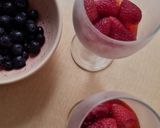 Foto del paso 2 de la receta: Copa de frutos rojos y queso mascarpone, en versión saludable 🫐🍓
