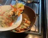 รูปขั้นตอนการทำที่ 8 ของ ไก่ผัดต้นหอม