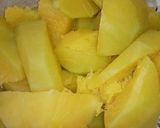 A picture of step 1 of Tuwon Alkama da miyan taushe.