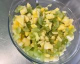 Une image de l'étape 6 de Salade d’ananas aux fraises, raisin et myrtilles.