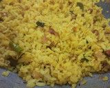 A picture of step 4 of Kanda Poha.